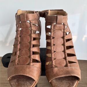 Naturalizer Brown Gladiator Sandals with Peep-Toe Design